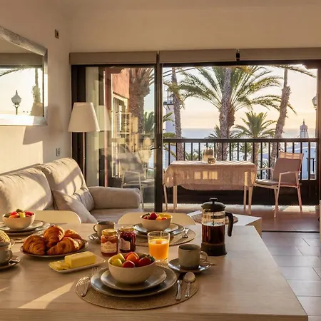Elena's Ocean Oasis Apartament